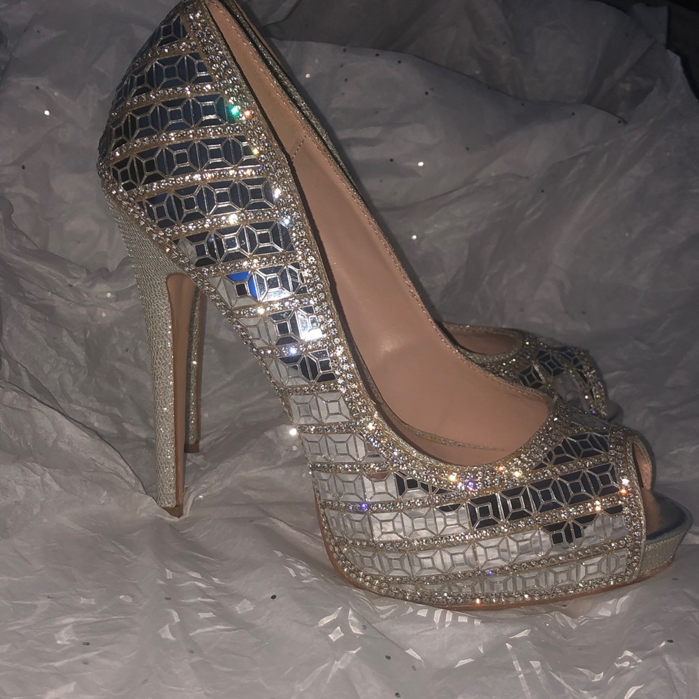 Lauren Lorraine Silver Mirror Mosaic Crystal Peep-Toe Heels NWOT - Picture 3 of 5
